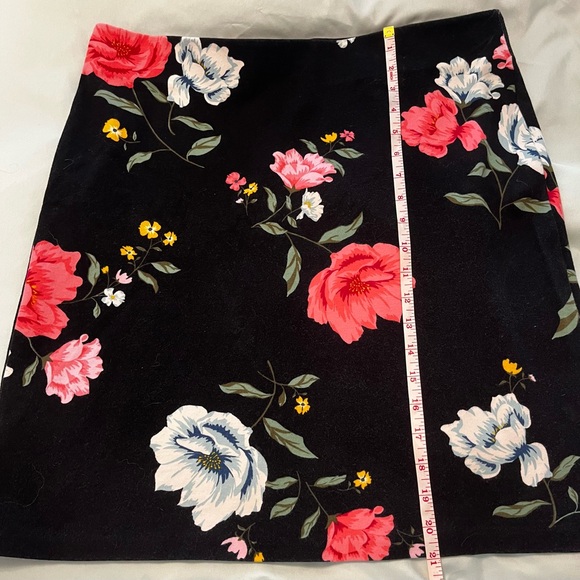 Old Navy Skirt - Picture 3 of 4